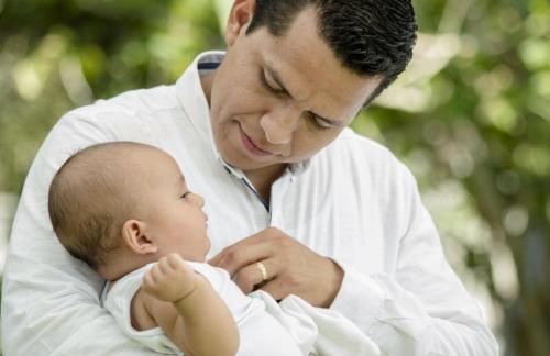 Az apák szerepe a gyermekek hozzátáplálásában